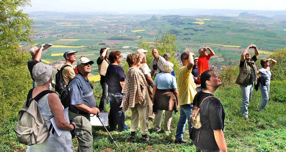 Wandergruppe auf dem Weg Wandergruppe auf dem Weg